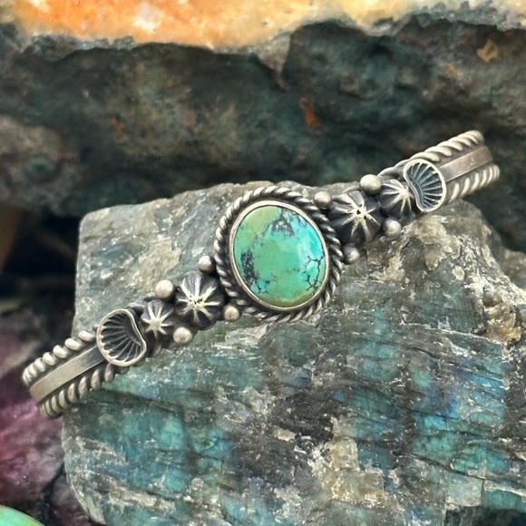 Vintage Navajo native turquoise sterling, silver southwestern cuff - Picture 11 of 12